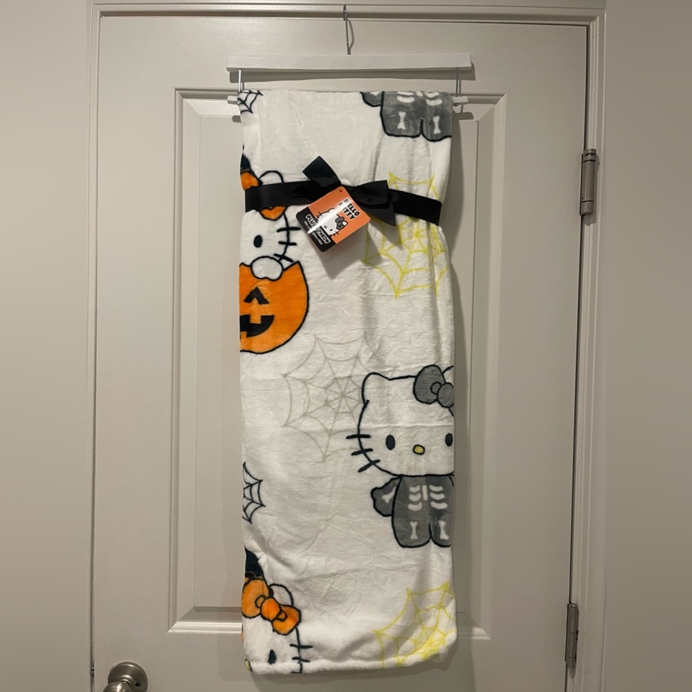 Hello kitty halloween blanket